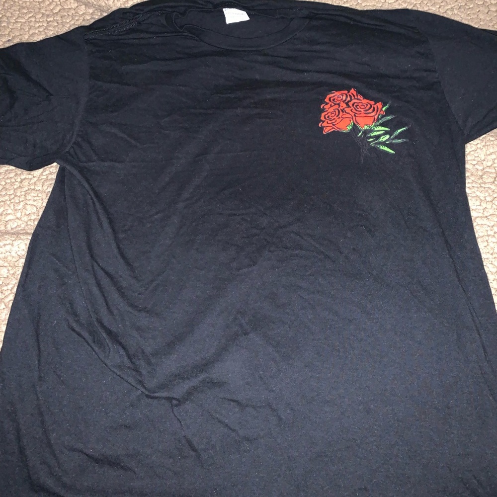Black tshirt with roses